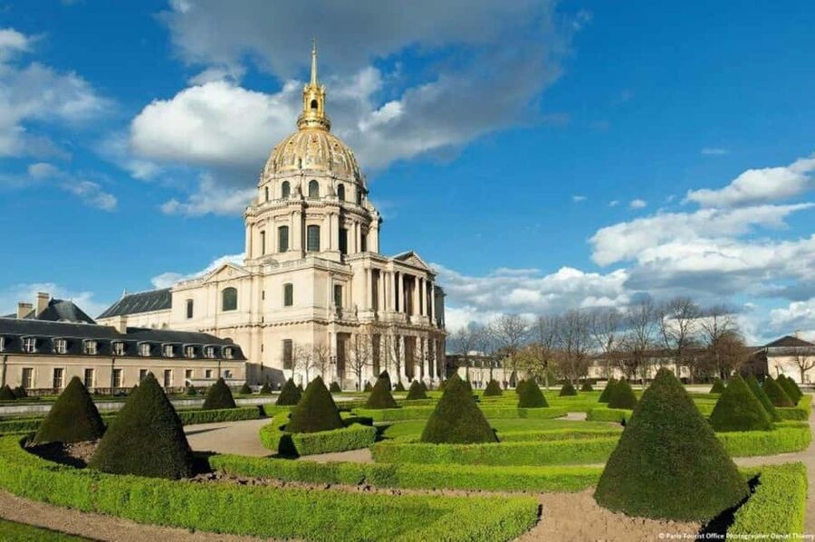 Paris: Musee De L'Armee Ticket With Digital Audio Guide - From armor and weapons to modern military displays