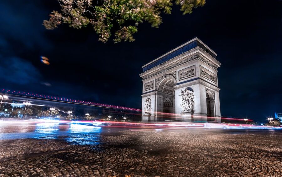 Paris: Panoramic Night Tour with Audio Guide and Host - Comfort, access, and family suitability