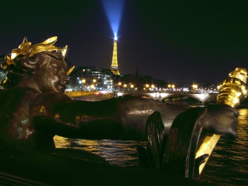 Paris: Panoramic Night Tour with Audio Guide and Host - What the 90-minute route is meant to show you