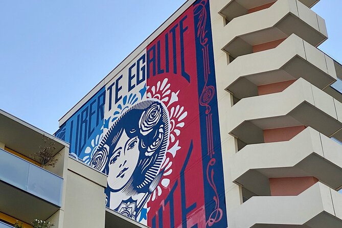 Paris Street Art, smartphone audioguided tour - Starting at Place d’Italie and the Paper Planes mural