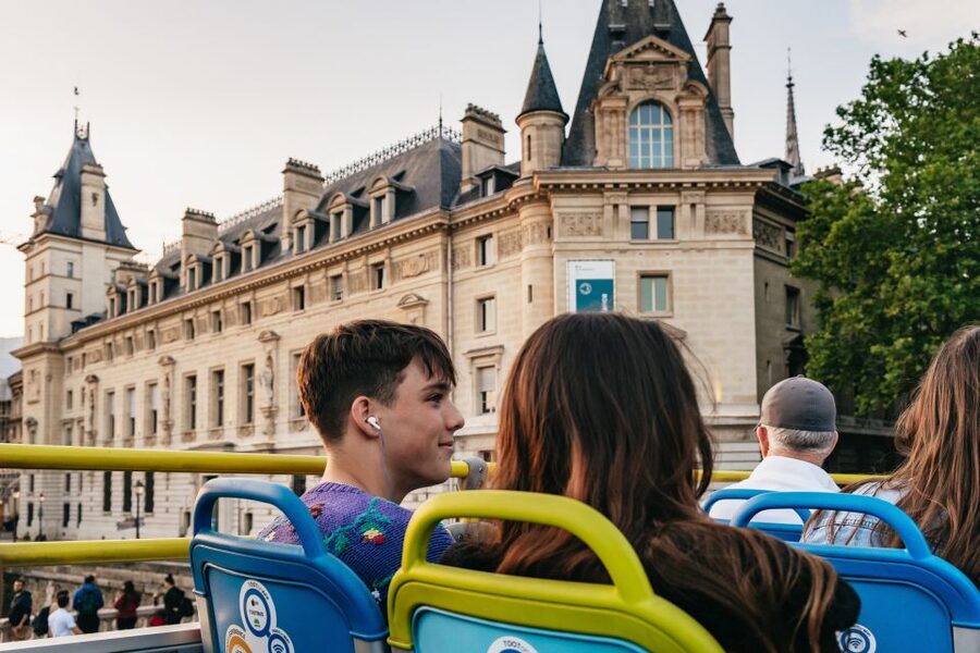 Paris: Tootbus Panoramic by Night Bus Tour with Audioguide - Start at the Louvre and watch Paris light up
