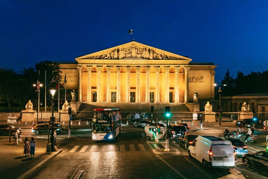 Paris: Tootbus Panoramic by Night Bus Tour with Audioguide - Place de la Concorde opens the grand view