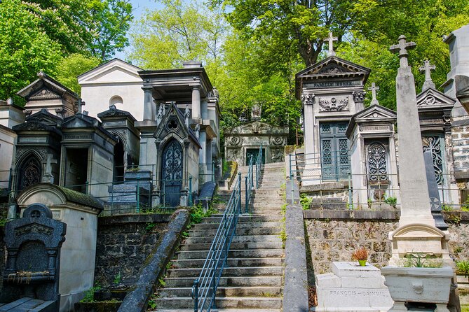 Père-Lachaise Cemetery Paris Tour with Audioguide - A self-guided route means real freedom