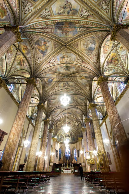 Perugia: San Lorenzo Cathedral Audioguide Tour - Finding the cloister ticket office in Piazza IV Novembre