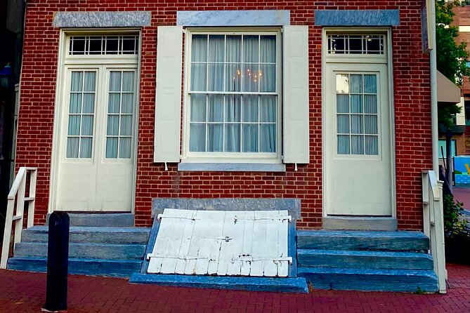 Philadelphia Haunted Ghost Smartphone Guided Audio Walking Tour - Benjamin Franklin’s Grave at Christ Church Burial Ground