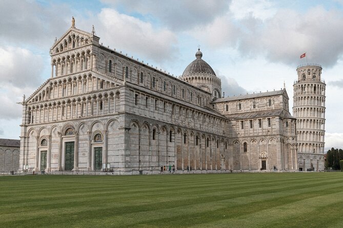 Pisa Walking Tour with Audio and Written Guide by a Local - Borgo Stretto, Pisa’s arcaded local street