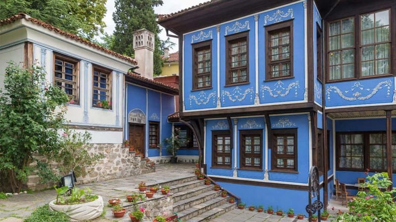 Plovdiv: Old Town Guided Walking Tour & Audioguide & Museum - Old Town houses and the character of Plovdiv’s hills