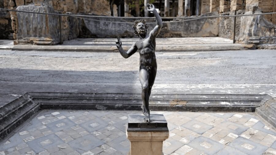 Pompeii Audioguide - TravelMate app for your smartphone - The Basilica of the Friars adds a different kind of setting