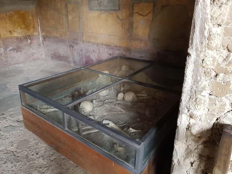 Pompeii: Entry Ticket w/ Guide and Transfers or Audio Guide - Why Pompeii feels different from an ordinary ruin