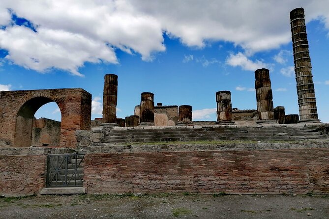 Pompeii from Naples: Smart Audio Guide with Travel Instructions - The grand houses of Pompeii