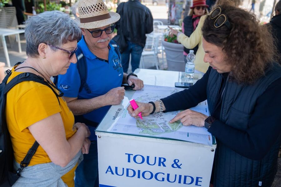 Pompeii: Skip-the-Line Entry & Audioguide - The Forum With Vesuvius Behind It