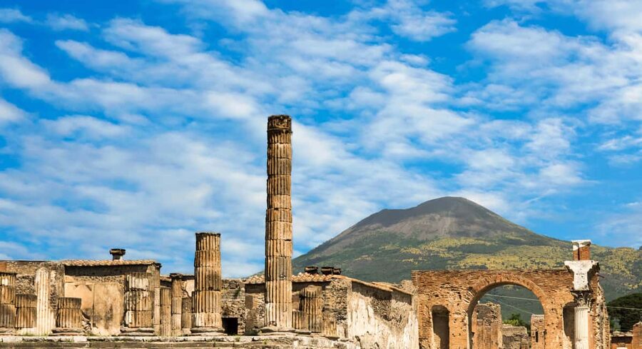 Pompeii: Skip-the-Line Ticket with Audio Guide and Map - Frescoed houses and Roman daily life