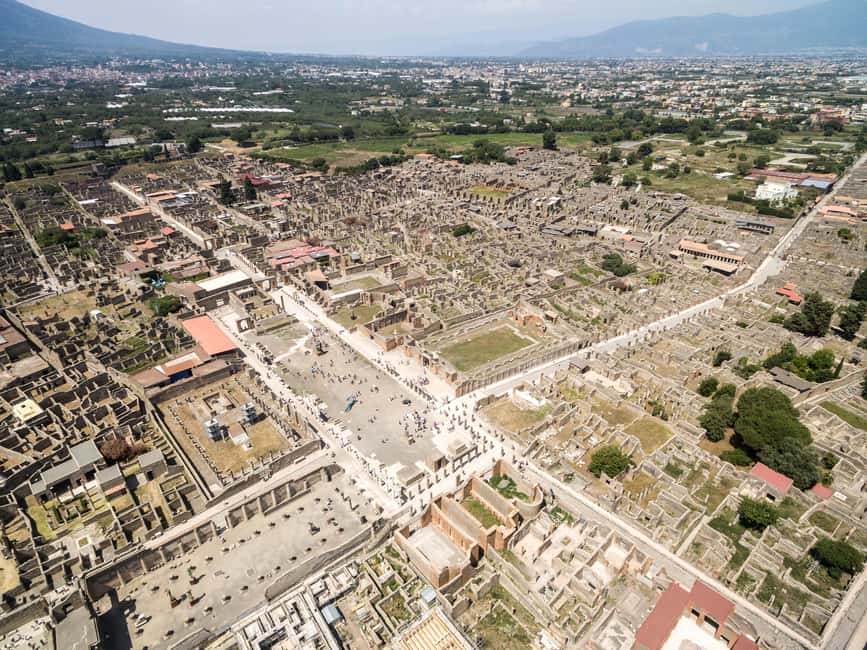 Pompeii: Skip-the-Line Ticket with Audio Guide and Map - Frescoed domus and everyday Roman life