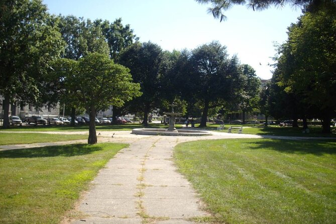 Portland Maine Self-Guided Walking Audio Tour - Monument Square and Portland’s public symbols