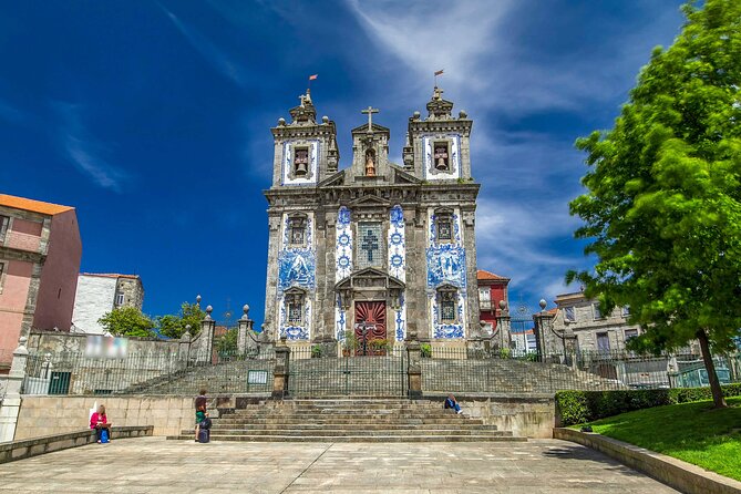 Porto Walking Tour with Audioguide on Your Smartphone - From the stock exchange to the Douro riverfront