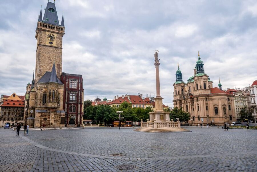 Prague Castle: Admission Ticket With Transfer And Audioguide - Meeting in the Old Town and riding uphill