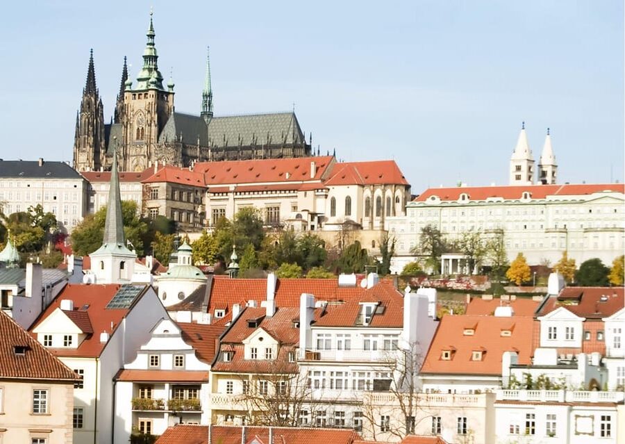 Prague: Castle Circuit Entry Tickets with Audio Guide - Starting the visit with the ticket and security check