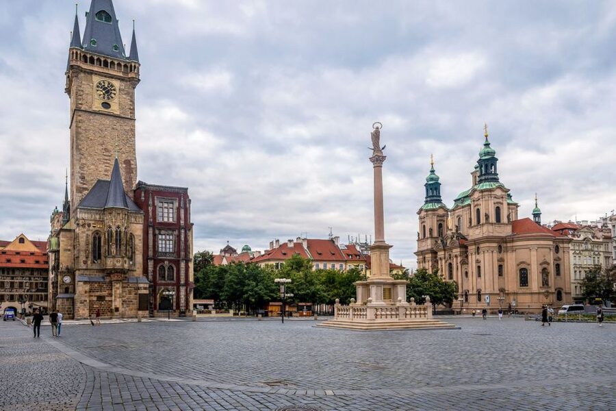 Prague: Castle, National Museum & Town Hall Tickets & Audio - How the two-day plan works
