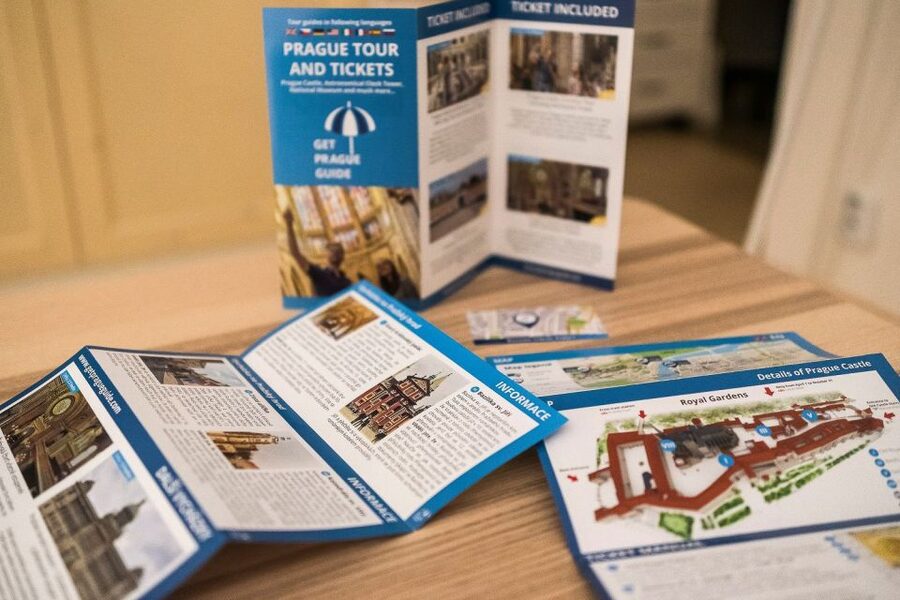 Prague: Castle, National Museum & Town Hall Tickets & Audio - Using the smartphone audio guide