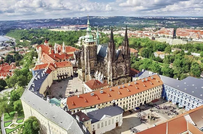 Prague Castle Skip-The-Line Ticket with Audio guide - The audio guide is useful, but it is not a live tour
