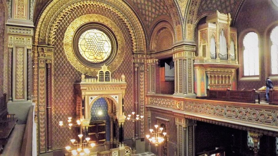 Prague: Jewish Quarter Ticket with optional Audio Guide - Why this ticket works better than a long group tour