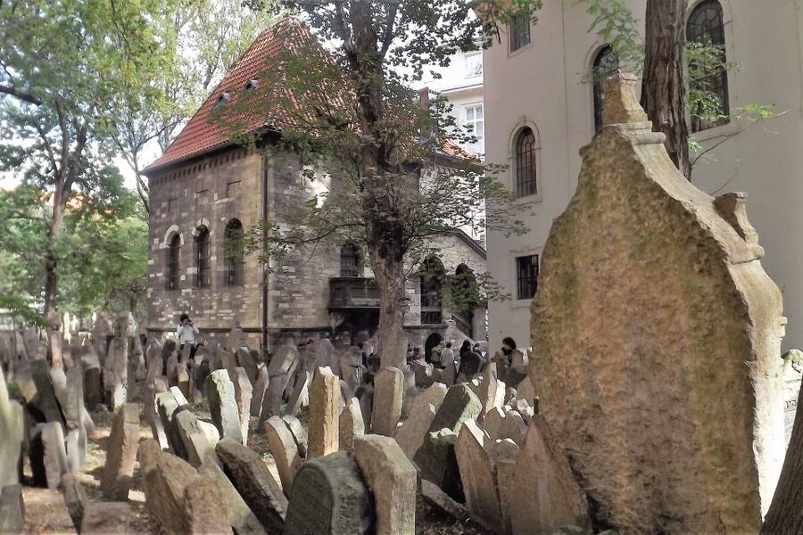 Prague: Jewish Quarter Ticket with optional Audio Guide - Old Jewish Cemetery: the most unusual first stop