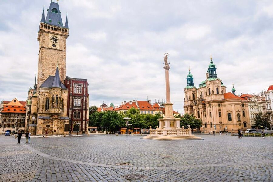 Prague: Old Town Square and Astronomical Clock Audio Guide - Why Old Town Square works so well with an audio guide