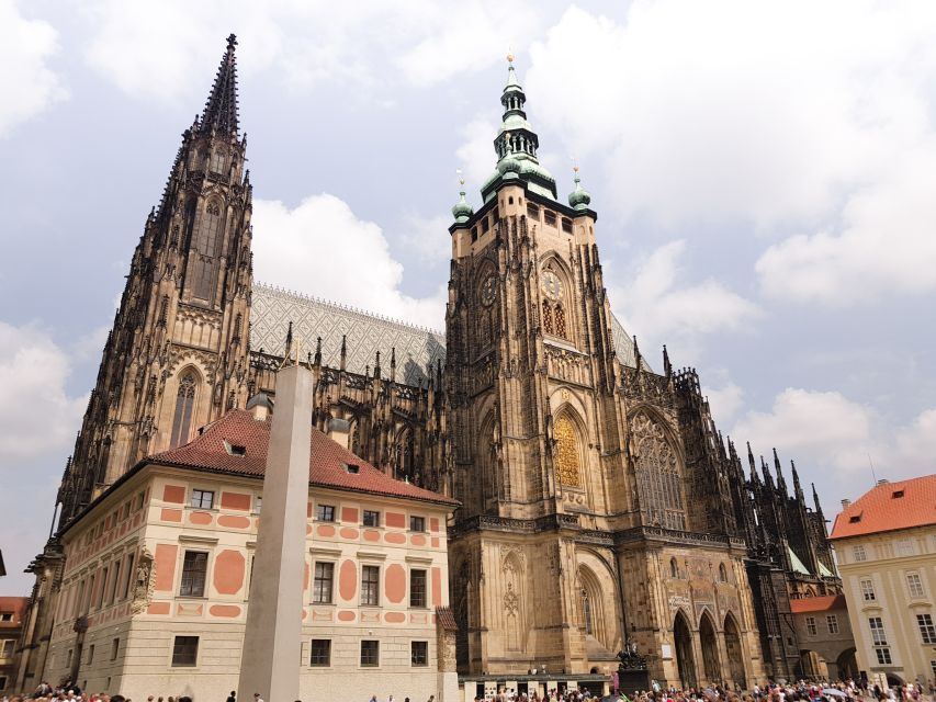 Prague: Prague Castle Complex Smartphone Audio Guide - Starting outside St. Vitus Cathedral