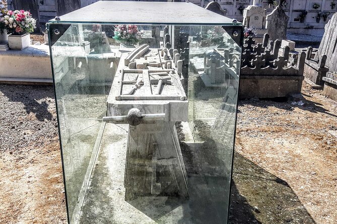 Prazeres Cemetery: A Self-Guided Audio Tour in Lisbon - What You Actually Do at Prazeres Cemetery