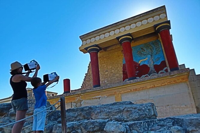 Private Audio and Virtual Tour in Knossos - Seeing Knossos in Two Time Periods at Once