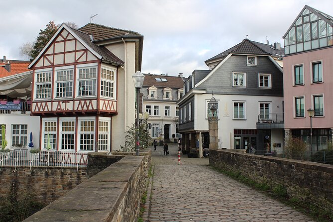 Private audio book city rally around the old town of Essen Kettwig - A Flexible 90-Minute Outing