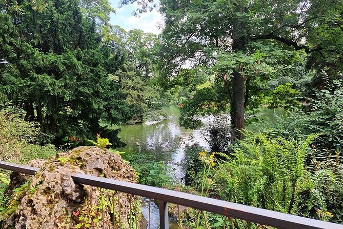 Private audio book city rally in the Volksgarten in Cologne - Exploring the lake, rose garden, and old fort