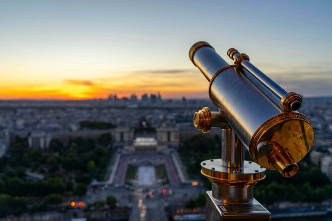Private Self-guided Audio Tour of the Eiffel Tower (no ticket) - Crossing Pont de Bir-Hakeim