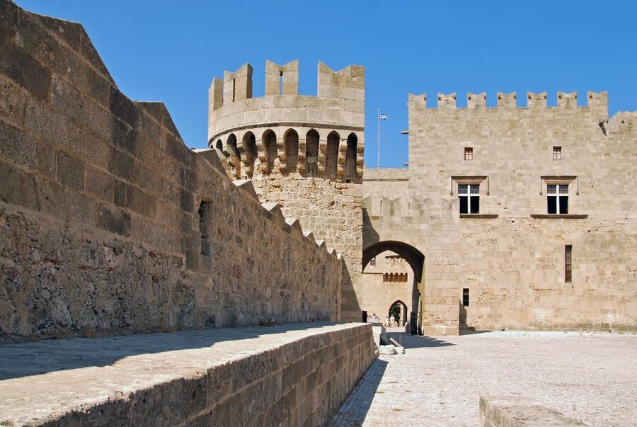 Rhodes: Palace of Grand Master Ticket & Rhodes SG audio tour - The grand stairway and Gothic stonework