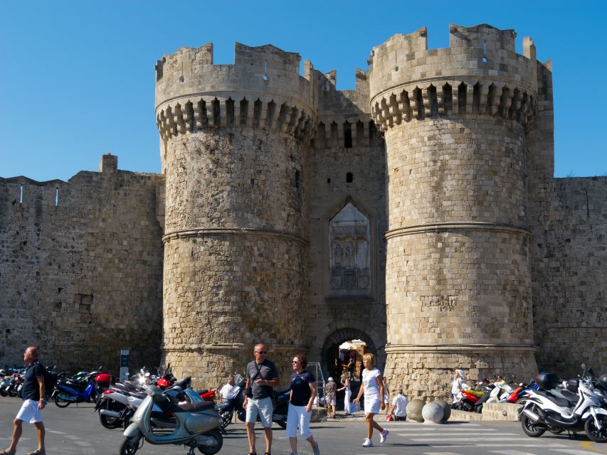 Rhodes: Palace of Grand Master Ticket & Rhodes SG audio tour - Getting to the entrance through Rhodes Old Town