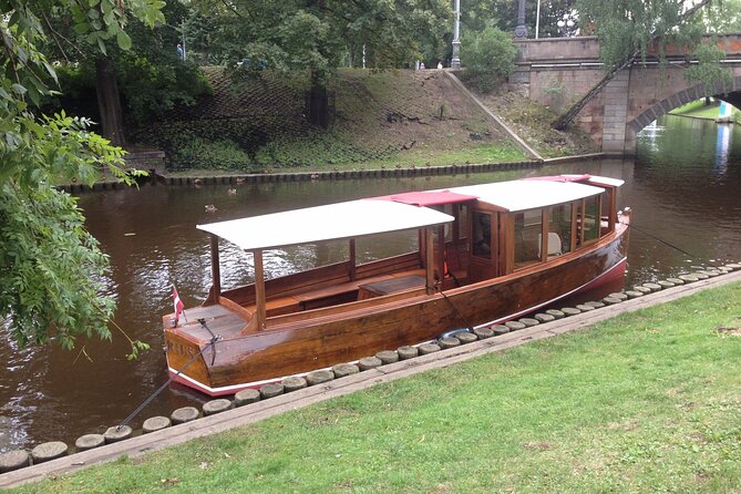 Riga Canal and Daugava Boat Tour with Welcome Drink & Audio Guide - Seeing the Freedom Monument from the water