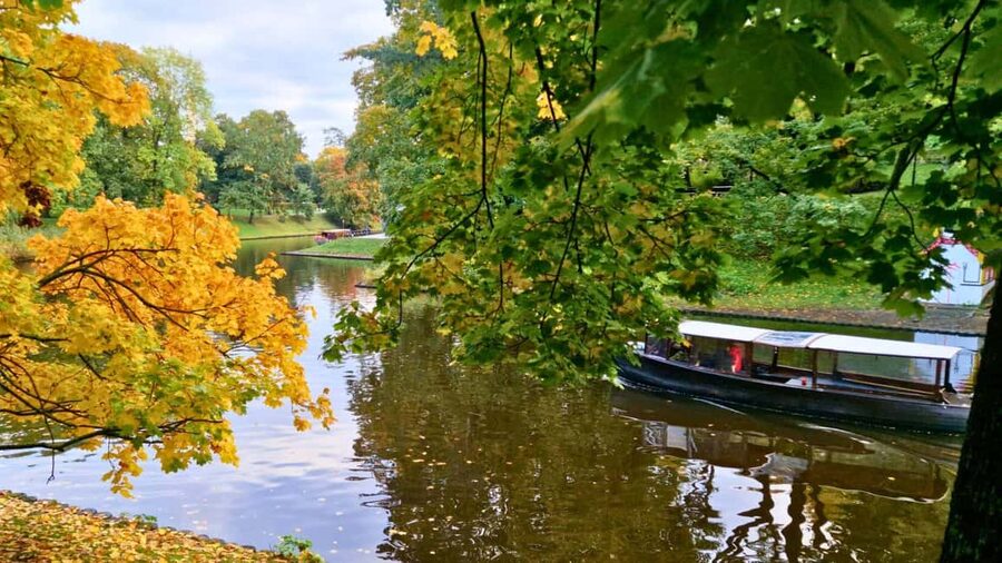 Riga: Canal Boat Tour with Drink & Old Town Audio Tour - Key points at a glance