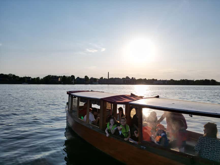 Riga: Canal Boat Tour with Welcome Drink & Audio Guide - Passing the Freedom Monument and National Opera