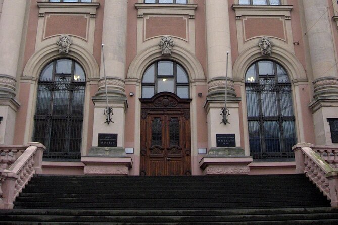 Riga's Architecture: A self-guided audio tour of the city's art nouveau history - Elizabetes 10b and the first lesson in reading façades