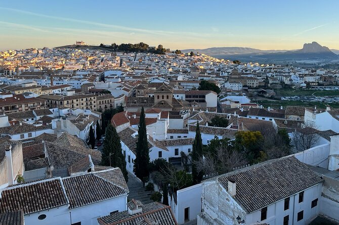 Romantic Antequera: A Self-Guided Audio Tour - Passing through the Arco de los Gigantes