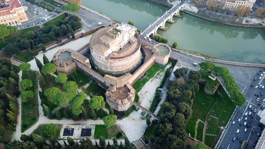 Rome: Castel Sant'Angelo Entry Ticket & Digital Audioguide - Meeting the host and getting inside