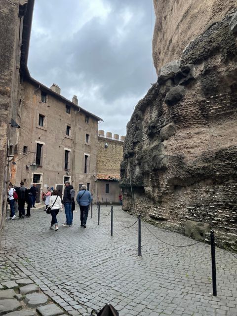 Rome: Castel Sant’Angelo Entry Ticket with Audio guide - The papal passages and the castle’s later life