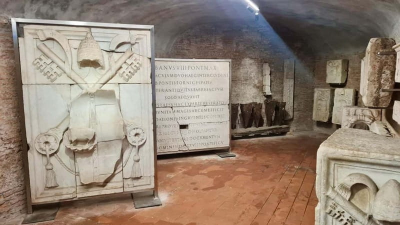 Rome: Castle Sant'Angelo Ticket w/ audioguide option - Papal rooms and the emergency route to the Vatican