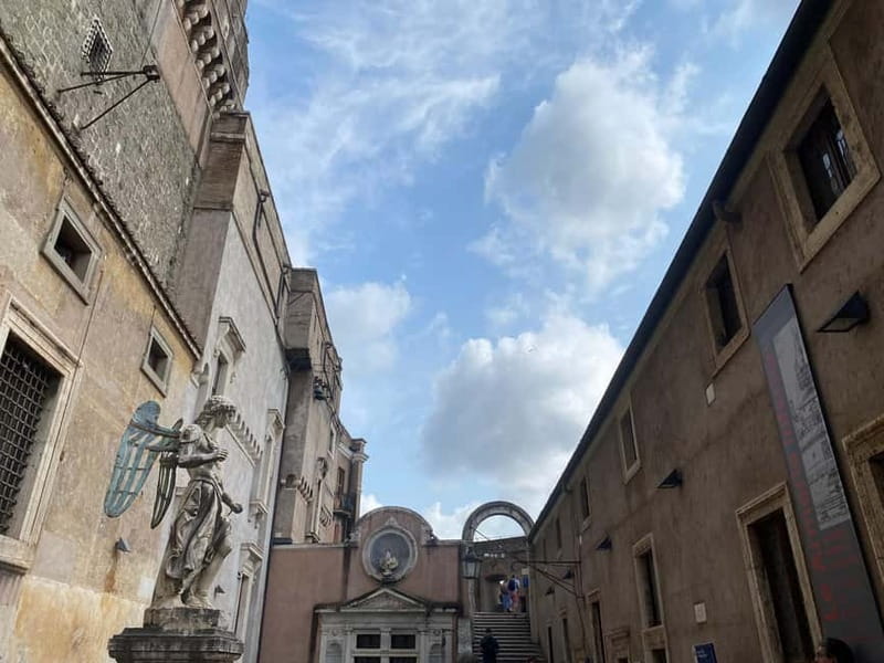 Rome: Castle Sant'Angelo Ticket w/ audioguide option - Exploring independently versus choosing the audio guide