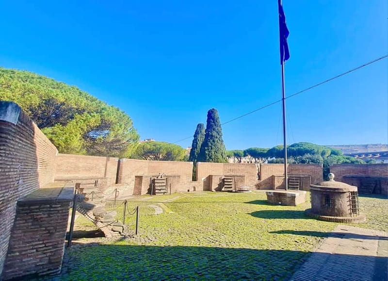 Rome: Castle Sant'Angelo Ticket w/ audioguide option - Meeting the host by the Angel Statue