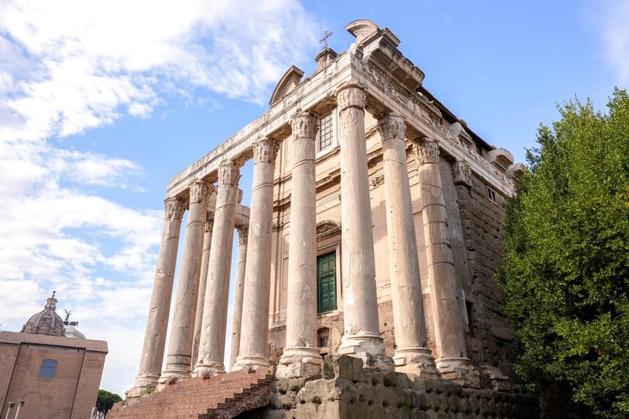 Rome: Colosseum and Roman Forum Access with Audio Guide App - Timing, identification, and the risk of arriving late