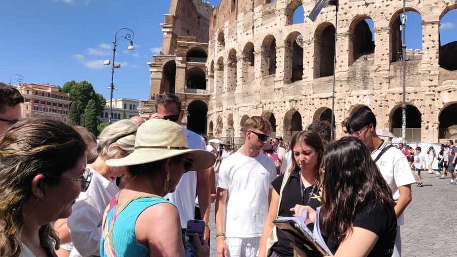 Rome: Colosseum Express Entry with Audio Guide App - Using the audio guide app on your own phone