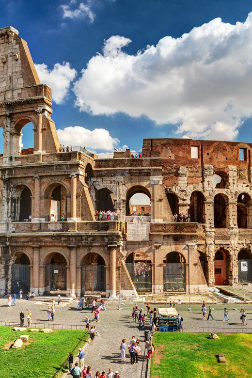 Rome: Colosseum & Forum Experience with Free Audio Guide App - Climbing Palatine Hill for the city view