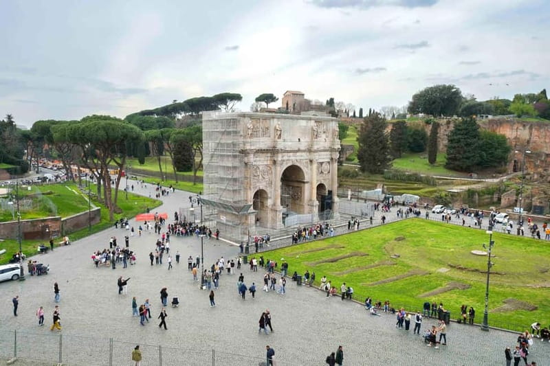 Rome: Colosseum, Forum, Palatine Hill Entry, and Audio Guide - Crowds, timing, and the pace of the visit