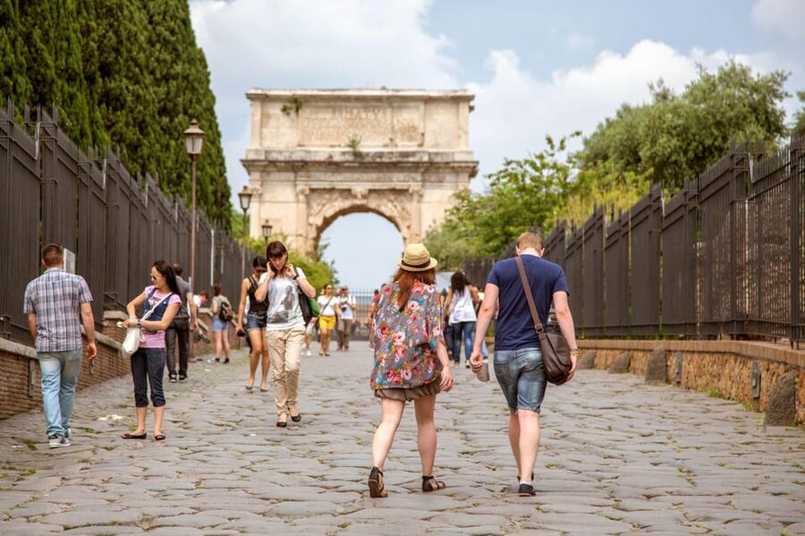 Rome: Colosseum, Forum, Palatine Hill Entry & Audioguide App - Climbing Palatine Hill for the wider view